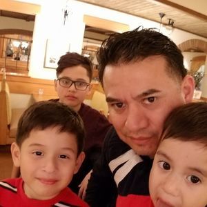 Meet your Posher, Victor anibal